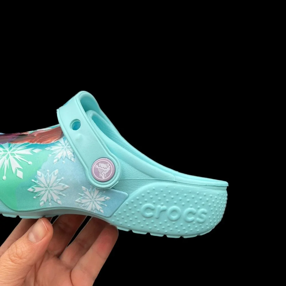 Crocs‎ Disney Frozen 2 Youth Girls Slip on Clogs Size 2 (J2) Ice Blue-Multi